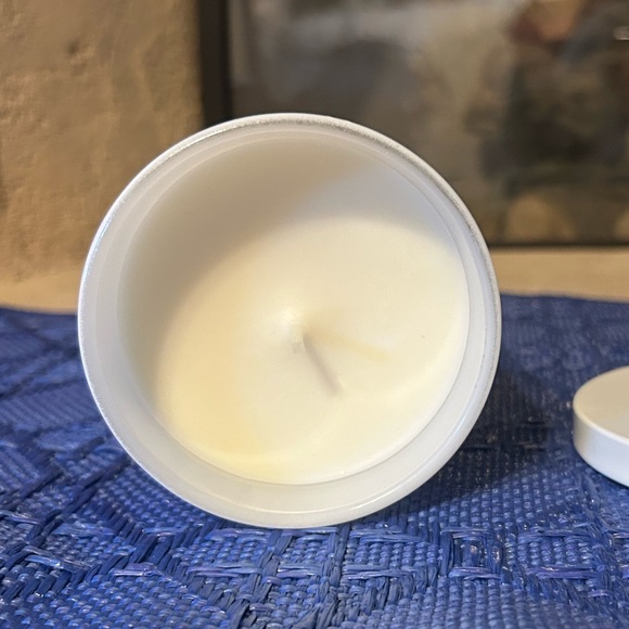 Leoben Company Overthinking Everything Vanilla Neroli Candle 9oz - Picture 3 of 3